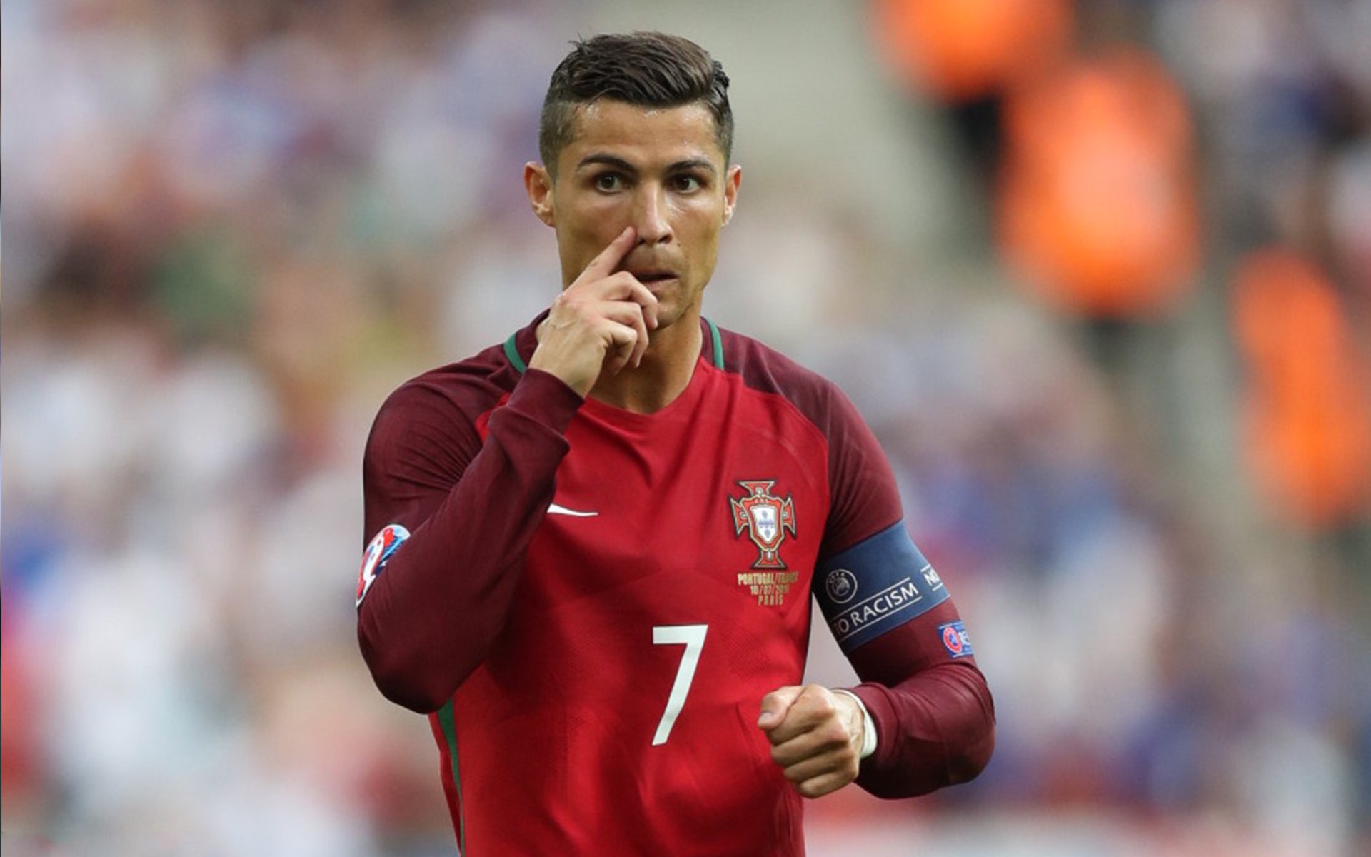 主力中锋持续输出进球效率居高不下助力球队稳定前行，中锋进攻时该怎么做