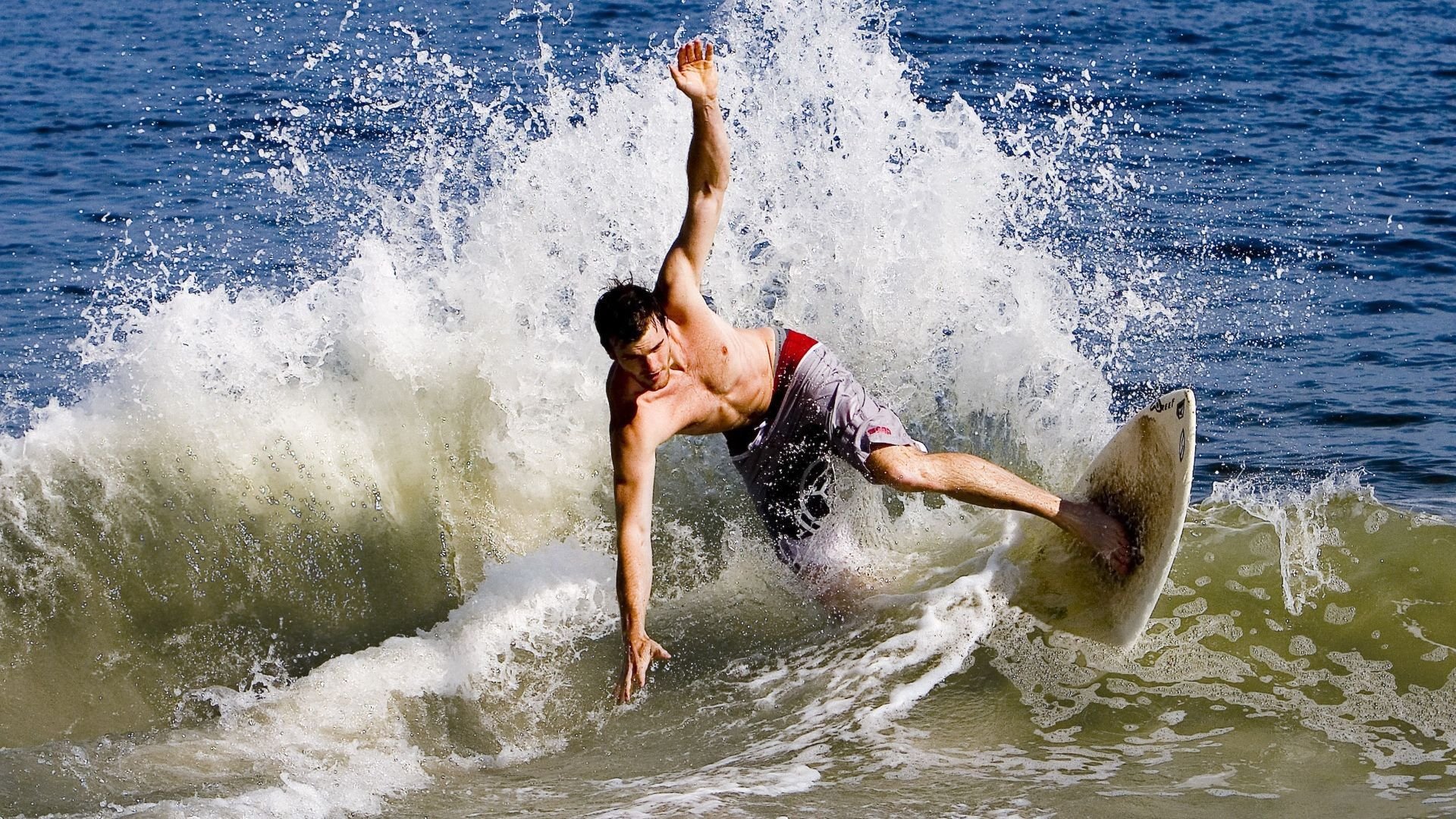 麦肯齐：以个人能力为全黑队创造多个进攻机会，传球突破俱佳，麦肯齐分了多少钱